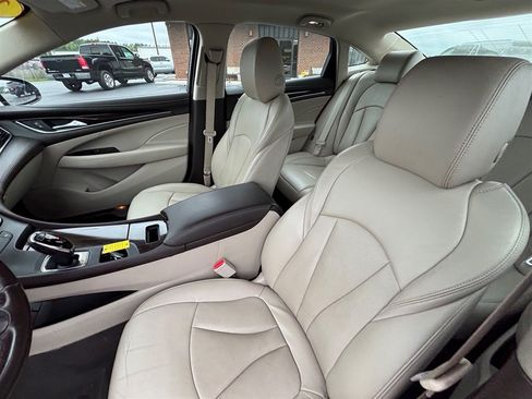 Used 2018 Buick LaCrosse Essence FWD image 12