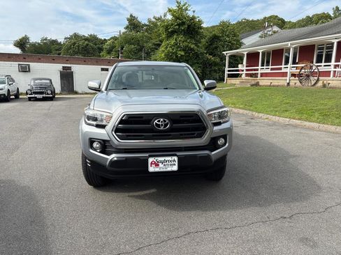 Used 2017 Toyota Tacoma SR5 image 7