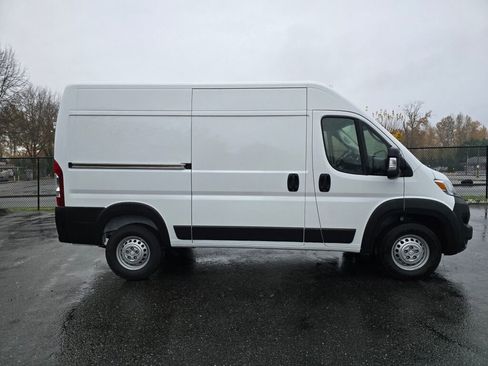New 2026 RAM ProMaster 1500 w/ Premium Convenience Group image 3