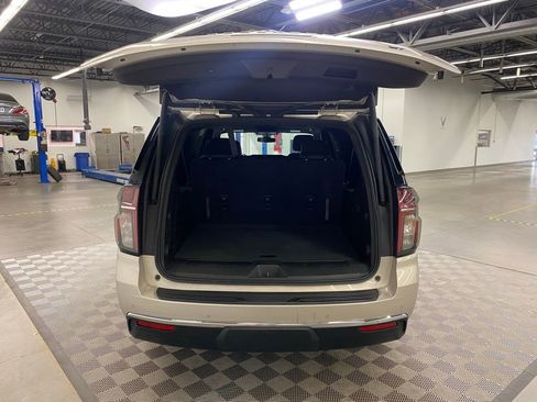 Used 2021 Chevrolet Suburban LT image 8