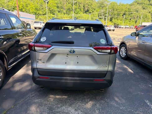 Used 2022 Toyota RAV4 XLE Premium AWD/4WD image 10