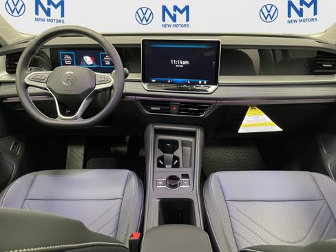 New 2025 Volkswagen Tiguan SE image 11