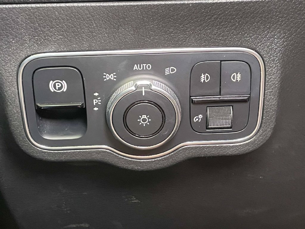 Used 2021 Mercedes-Benz GLA 250 4MATIC image 30