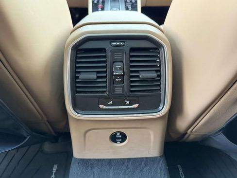 Used 2022 Porsche Macan S AWD/4WD image 11