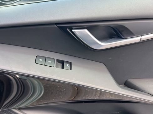 Certified 2024 Kia Niro EX Touring image 38