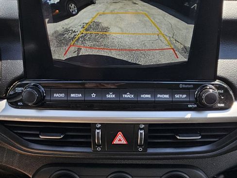 Used 2020 Kia Forte LXS FWD image 17