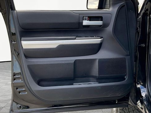 Used 2015 Toyota Tundra SR5 w/ SR5 Upgrade Package image 21