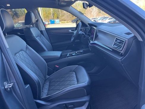 Used 2024 Volkswagen Atlas SEL Premium R-Line image 42