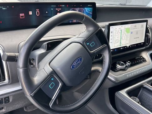 Used 2025 Ford Expedition Max Platinum AWD/4WD image 8