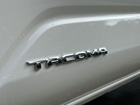 Used 2024 Toyota Tacoma SR5 AWD/4WD image 10