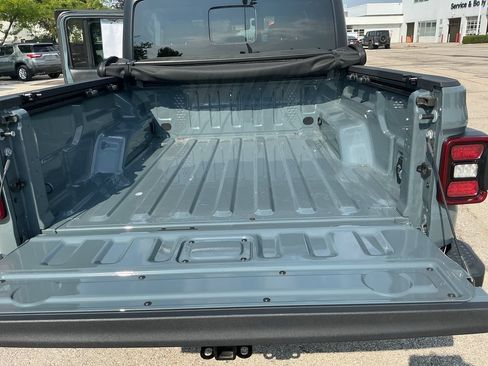 Certified 2024 Jeep Gladiator Sport AWD/4WD image 27