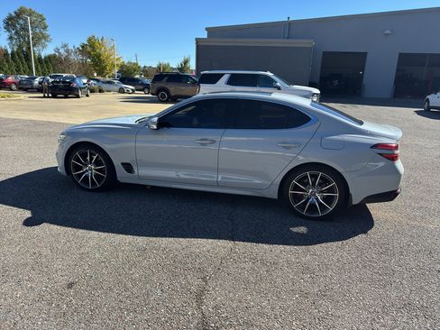 Used 2022 Genesis G70 2.0T w/ Prestige Package image 8