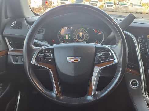 Used 2020 Cadillac Escalade Luxury AWD/4WD image 15