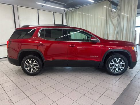 Used 2023 GMC Acadia SLT w/ Preferred Package AWD/4WD image 3