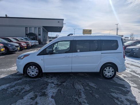 Used 2023 Ford Transit Connect XLT image 5