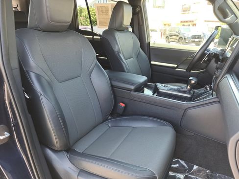 Used 2025 Lexus GX 550 w/ Cold Area Package AWD/4WD image 10
