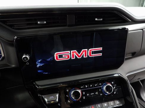Used 2025 GMC Sierra 2500 AT4X image 17