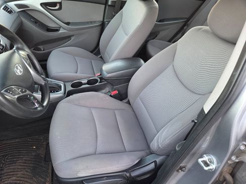 Used 2014 Hyundai Elantra SE w/ Option Group 02 FWD image 8