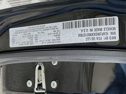 Used 2021 Jeep Cherokee Limited image 12