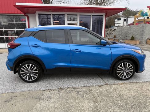 Used 2021 Nissan Kicks SV image 10