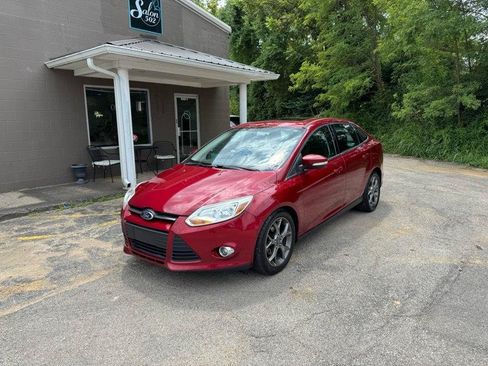 Used 2013 Ford Focus SE FWD image 1
