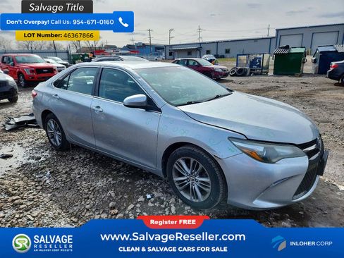 Used 2015 Toyota Camry SE w/ Moonroof Package image 4