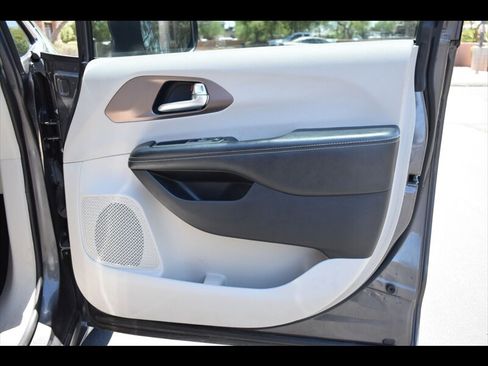 Used 2021 Chrysler Voyager Lxi FWD image 35