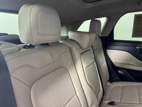 Used 2025 Lincoln Corsair Grand Touring image 33