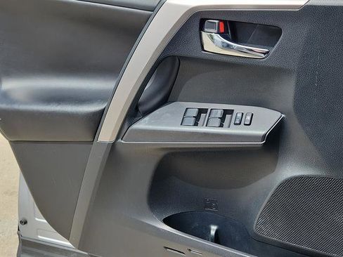 Used 2018 Toyota RAV4 XLE image 7