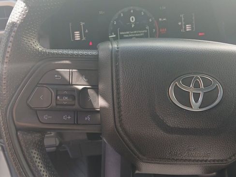 Used 2025 Toyota Tacoma SR5 AWD/4WD image 22
