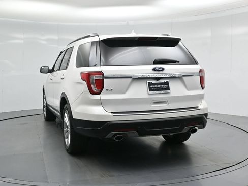 Used 2018 Ford Explorer XLT w/ Equipment Group 202A FWD image 27