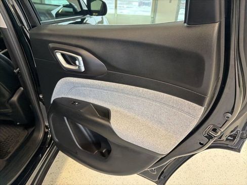 Used 2022 Jeep Compass Latitude w/ Convenience Group image 40