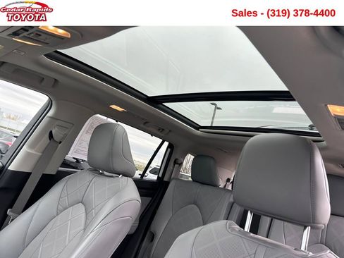 Used 2024 Toyota Highlander Platinum image 19