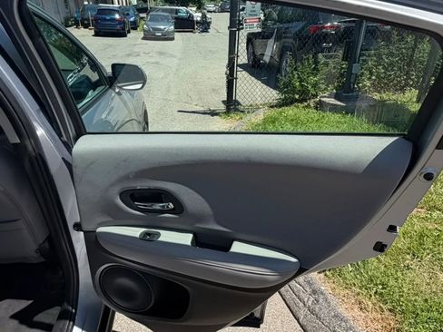 Used 2018 Honda HR-V LX image 15