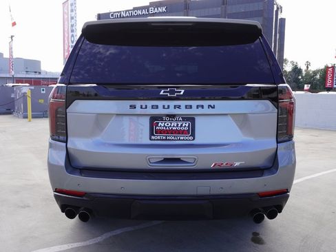 Used 2025 Chevrolet Suburban RST image 6