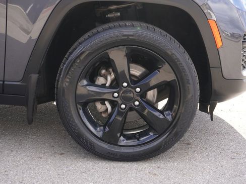 Used 2023 Jeep Grand Cherokee Altitude image 13