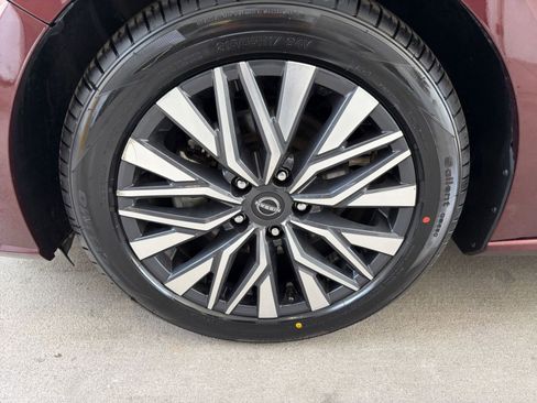 Used 2025 Nissan Altima 2.5 SV FWD image 30