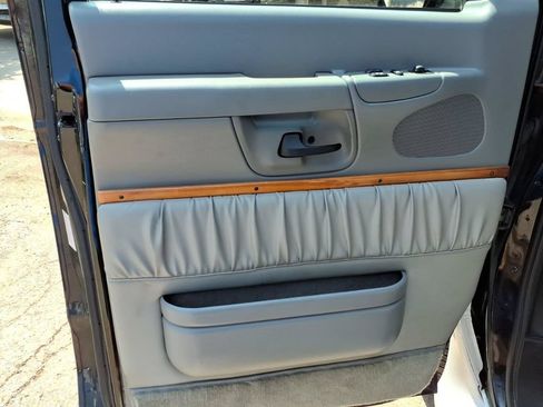 Used 2005 Ford E-150 and Econoline 150 RWD image 19