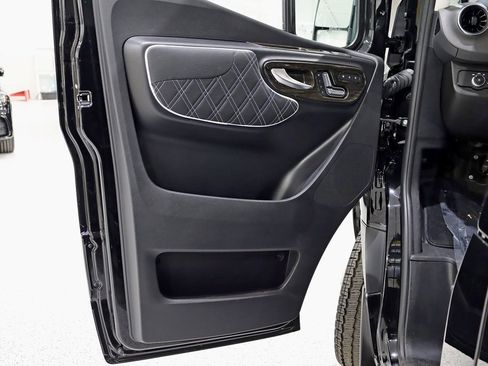 Used 2024 Mercedes-Benz Sprinter 3500 image 31