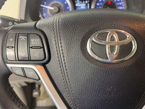Used 2015 Toyota Sienna XLE image 9