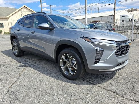 New 2026 Chevrolet Trax LT w/ Driver Confidence Package FWD image 2