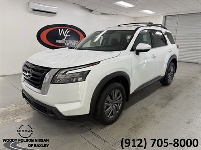 New 2025 Nissan Pathfinder SV w/ SV Premium Package