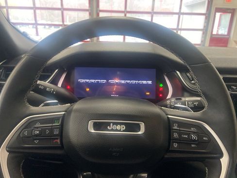 Certified 2023 Jeep Grand Cherokee Altitude image 21