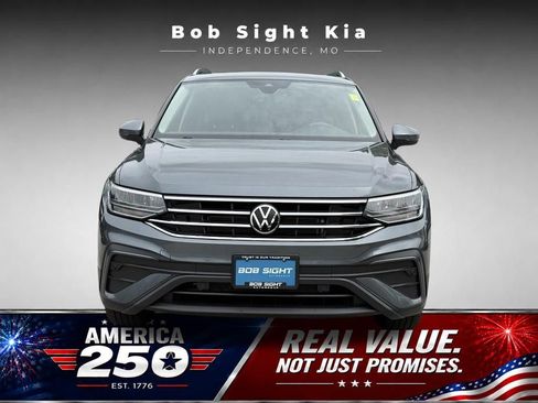 Used 2022 Volkswagen Tiguan SE AWD/4WD image 15