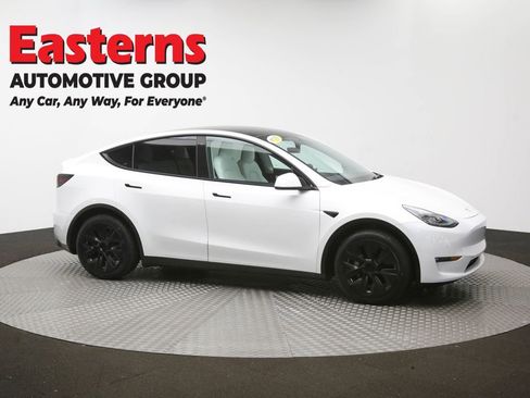 Used 2022 Tesla Model Y Long Range image 42