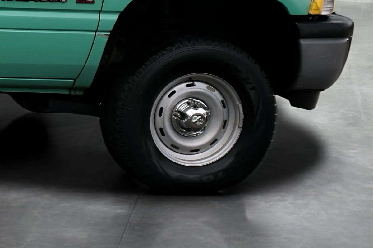 Used 1997 Dodge Ram 1500 Truck 4x4 Club Cab image 9