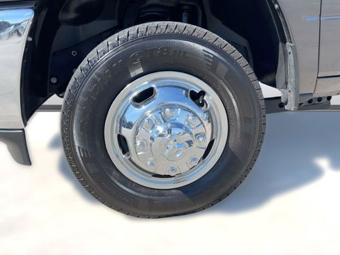 Used 2024 RAM 3500 Tradesman w/ Chrome Appearance Group image 11