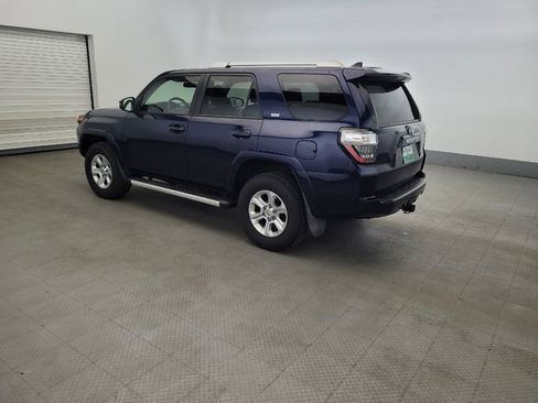 Used 2017 Toyota 4Runner SR5 AWD/4WD image 3