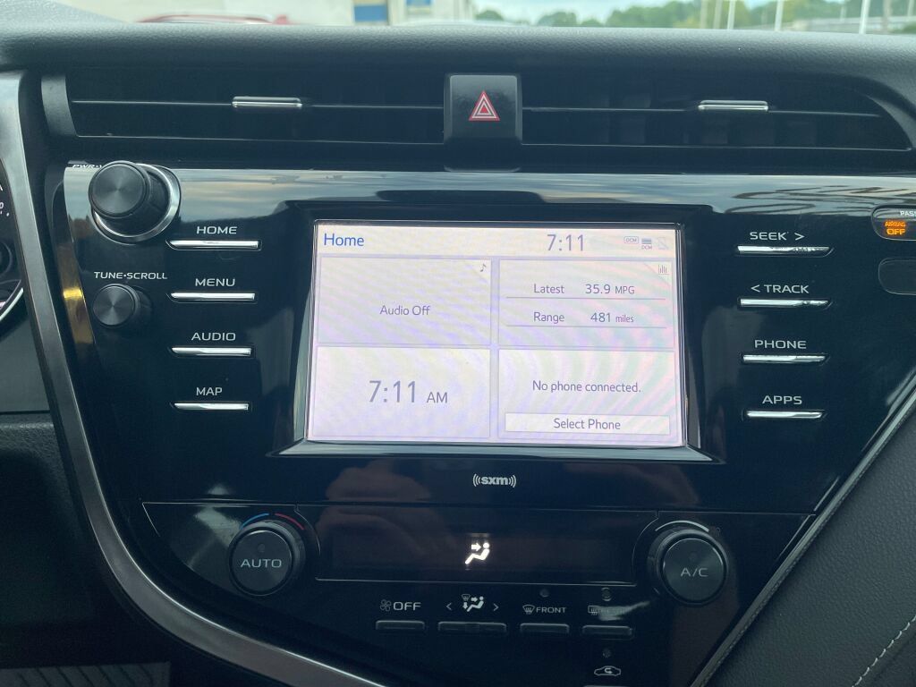 Used 2020 Toyota Camry SE FWD image 10