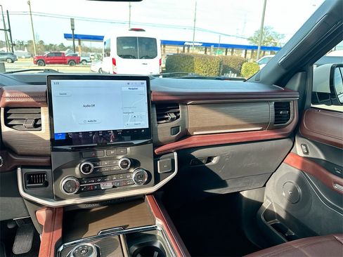 Used 2022 Ford Expedition Max Limited image 20